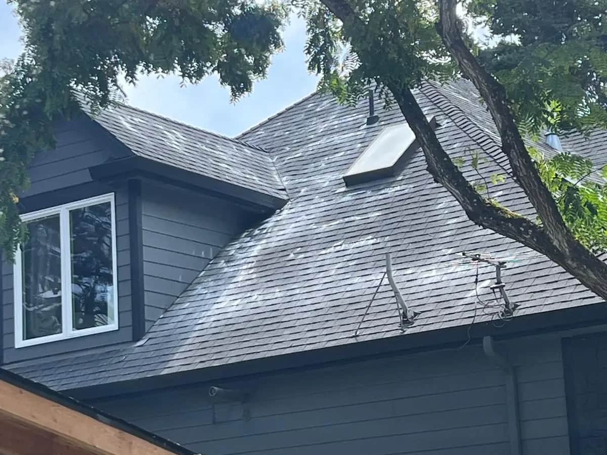 Ridge cap and ventilation detail